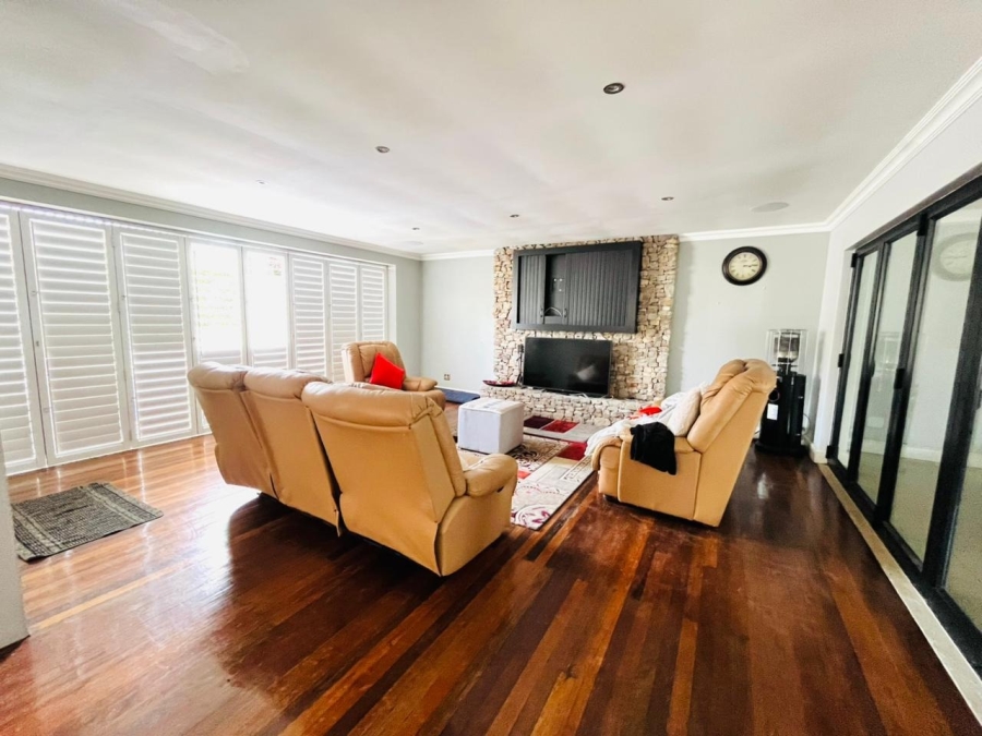 6 Bedroom Property for Sale in Gonubie Eastern Cape